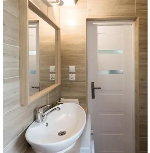 Hello Broniewskiego Hawajski 400 M Do Plazy Apartman *